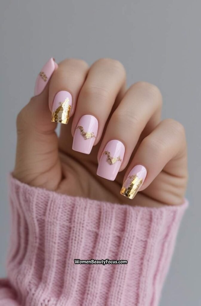 12. Soft Pink and Gold Accent Short Nails