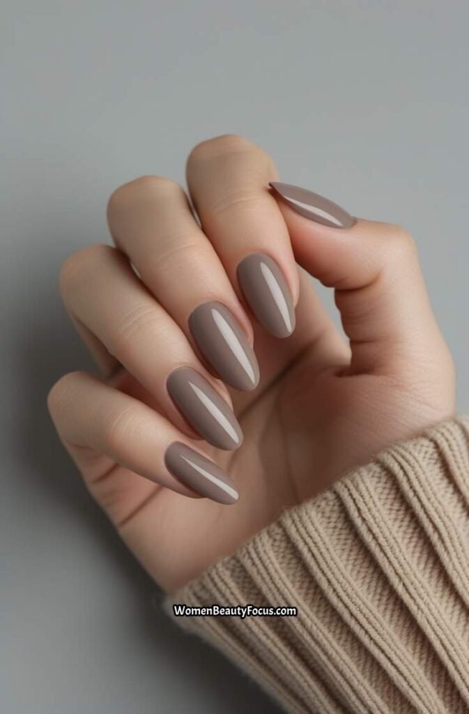 16. Neutral Taupe Short Nails