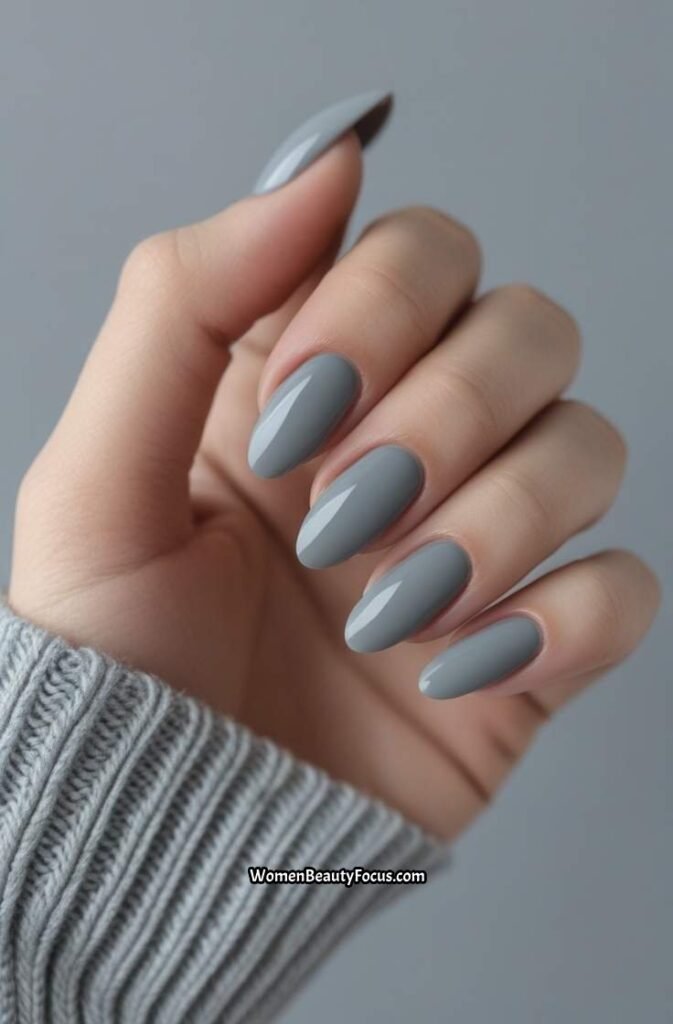 18. Monochrome Grey Short Nails