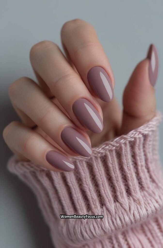 9. Dusty Rose Pink Short Oval Nails